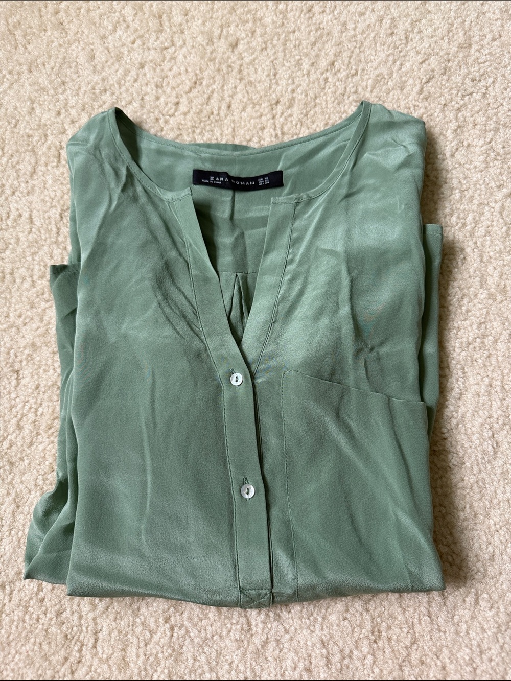 Zara !!! Woman Light Sage Green Button-Front Blouse size XS 100% silk